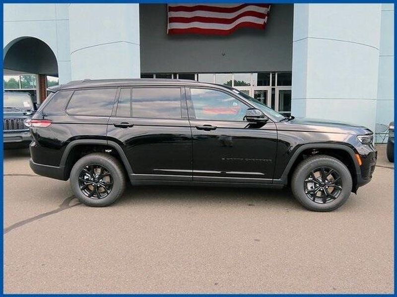 New 2025 Jeep Grand Cherokee Altitude XImage 1