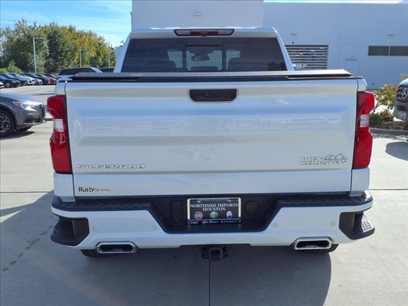 2022 Chevrolet Silverado 1500 High CountryImage 10