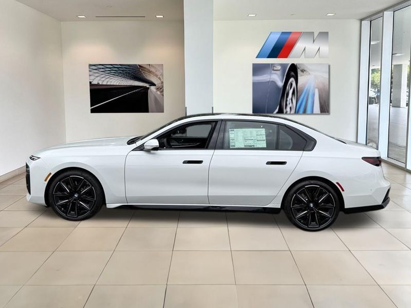 2025 BMW 7 Series 760i xDriveImage 9