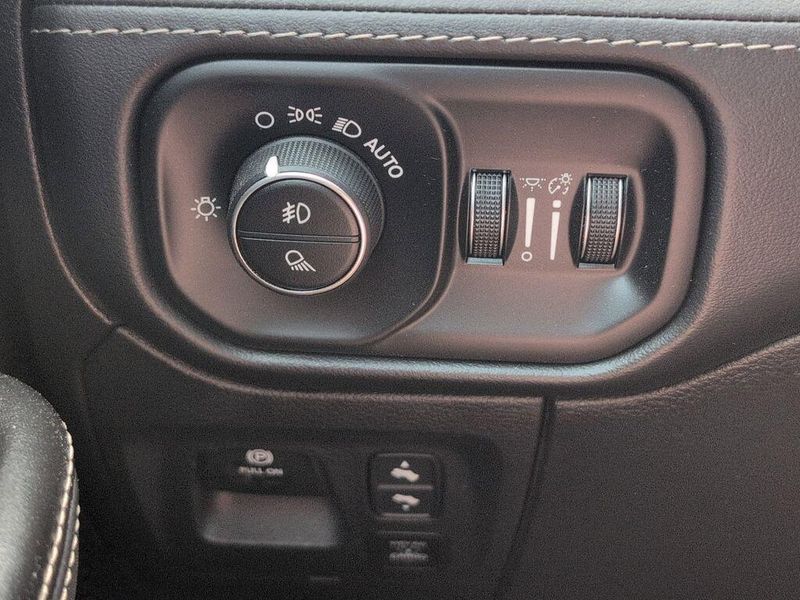 2023 RAM 1500 LimitedImage 26