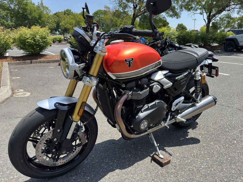 2025 Triumph Speed Twin RS 1200 - BAJA ORANGE - SAPPHIRE BLACK 