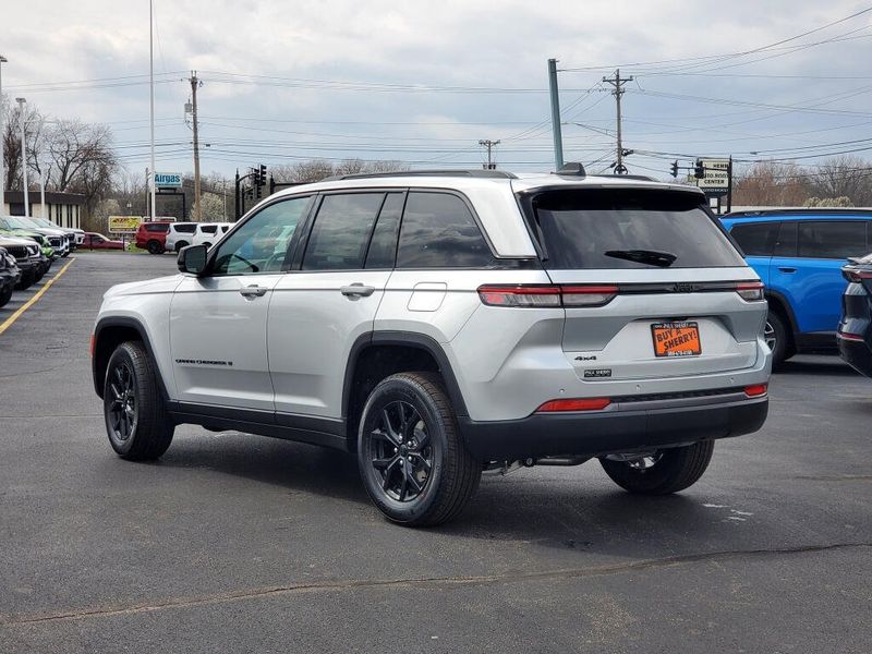 New 2026 Jeep Grand Cherokee Laredo Altitude 4x4
