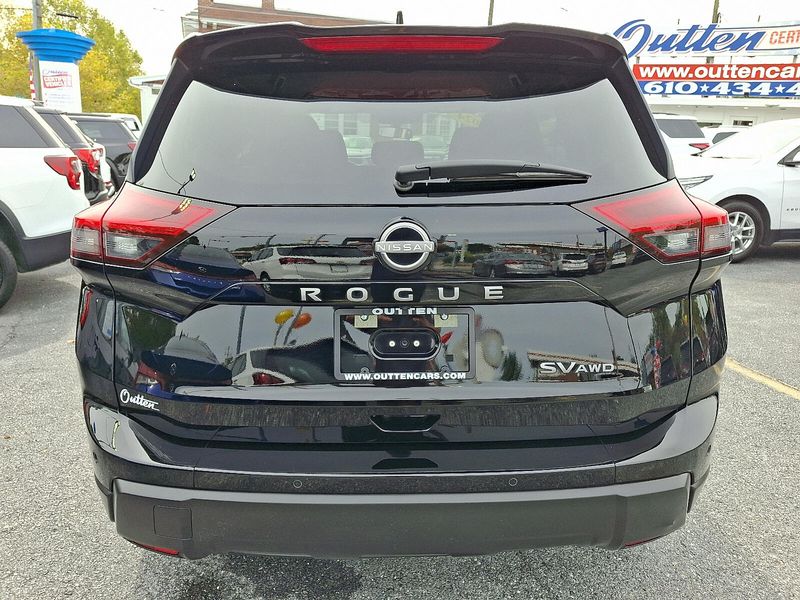 2024 Nissan Rogue SV AWD photo 2