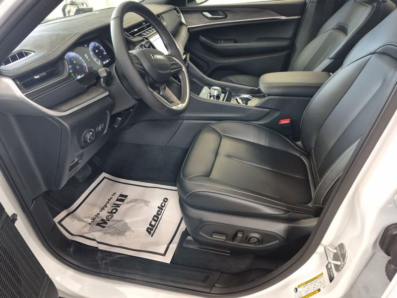 New 2025 Jeep Grand Cherokee L Limited 4x4Image 25