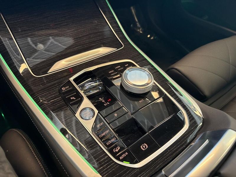 2025 BMW X5 xDrive40i M PACKAGE