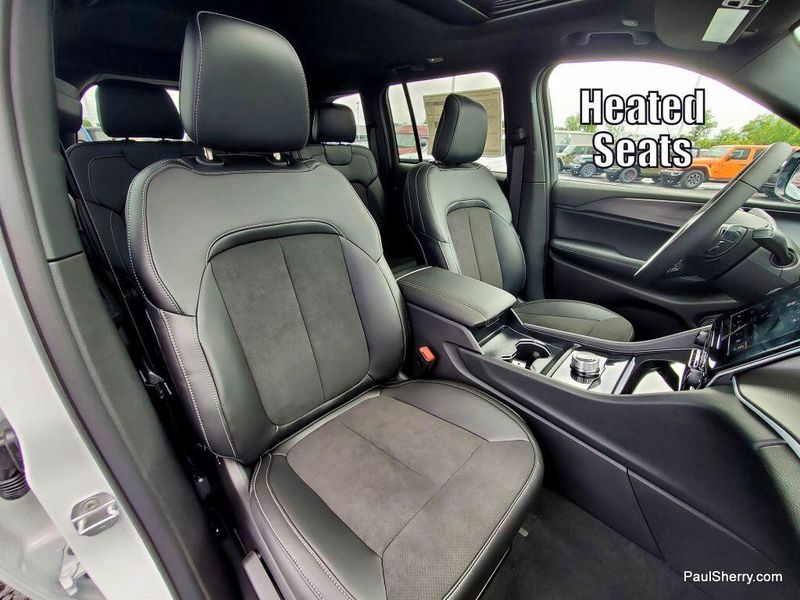 2025 Jeep Grand Cherokee Altitude X 4x4Image 33