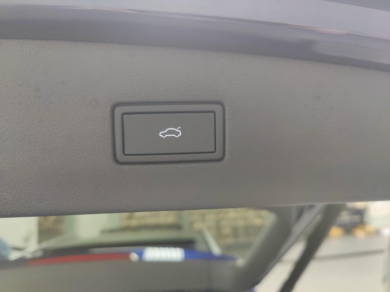 Used 2024 Volkswagen Tiguan AWD SEL R-Line w/Sunroof/NavImage 18