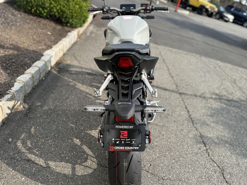 2025 Honda CB650R ECLUTCHImage 5
