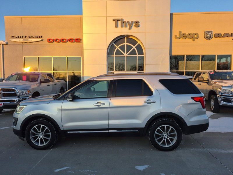 2016 Ford Explorer XLTImage 38