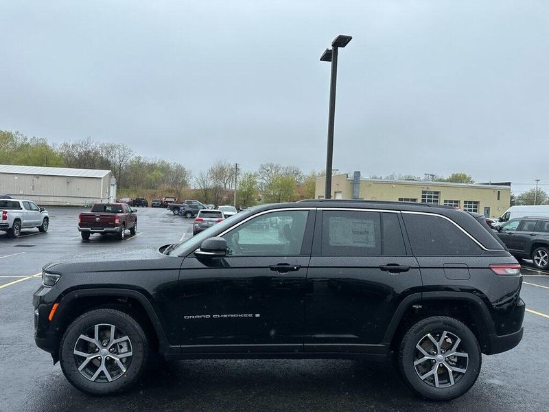 2025 Jeep Grand Cherokee Limited photo 4