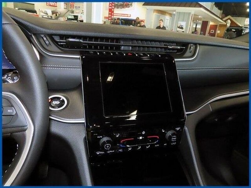 New 2025 Jeep Grand Cherokee Altitude XImage 15