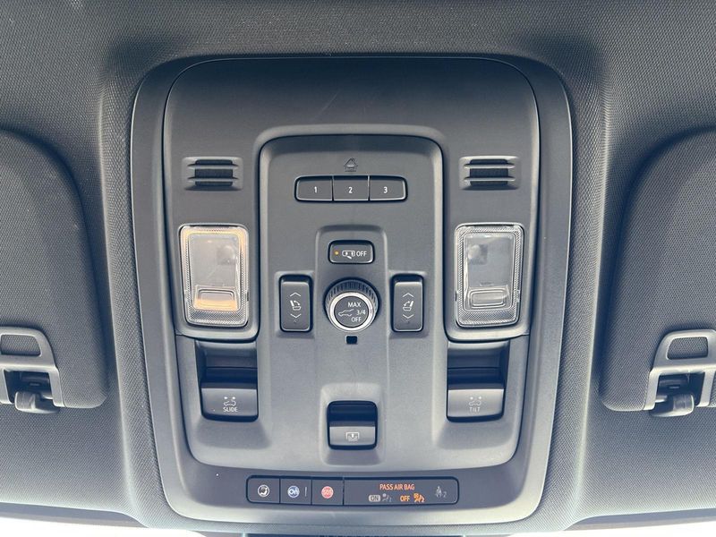 2023 Gmc Yukon SLT photo 35