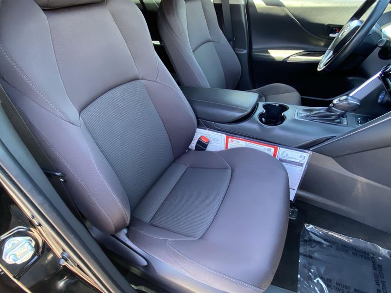 Used 2021 Toyota Venza LEImage 11