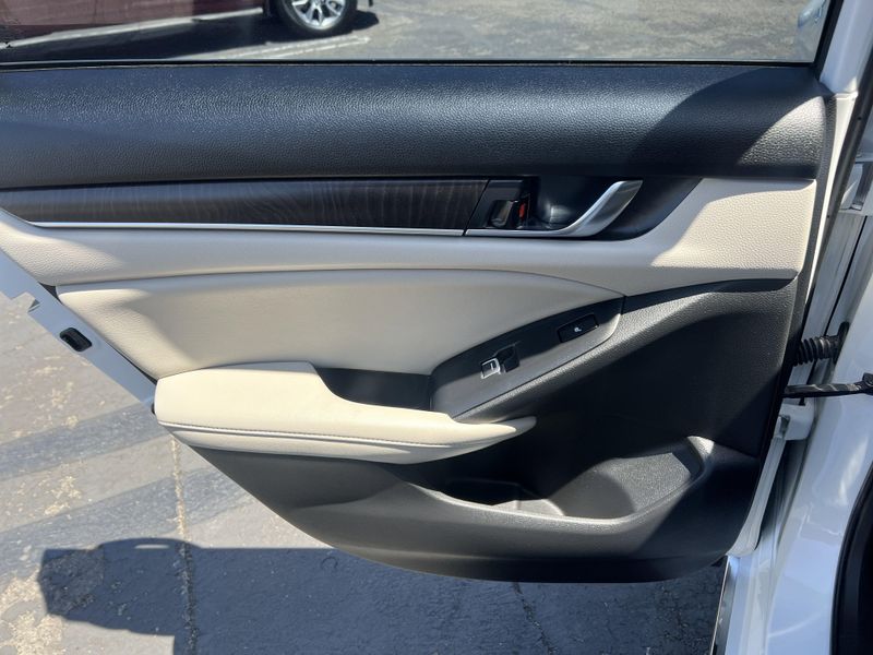 2019 Honda Accord Hybrid TouringImage 18