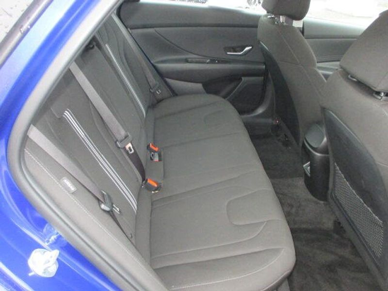 Used 2025 Hyundai Elantra SEL ConvenienceImage 26