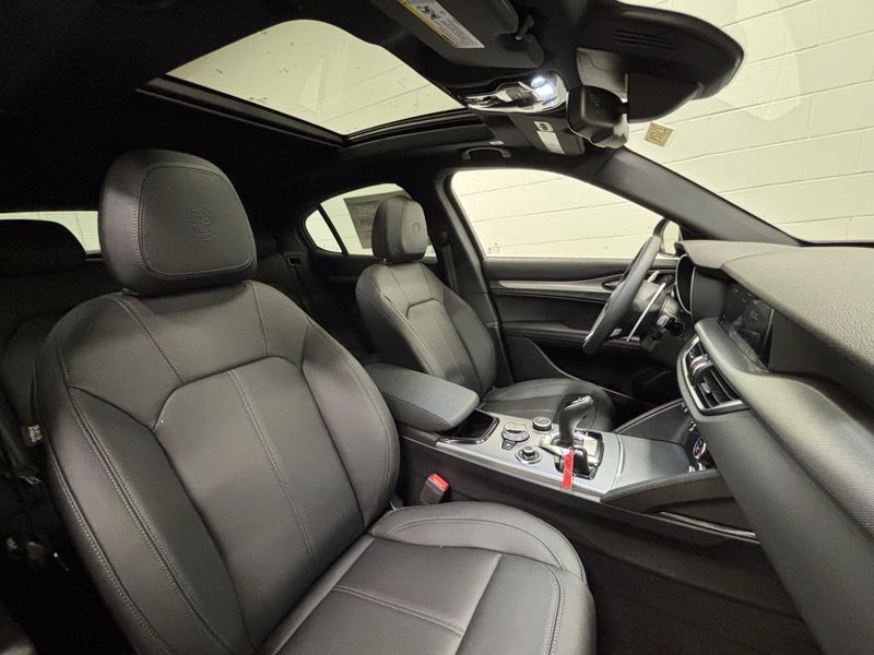 New 2025 Alfa Romeo Stelvio AwdImage 12