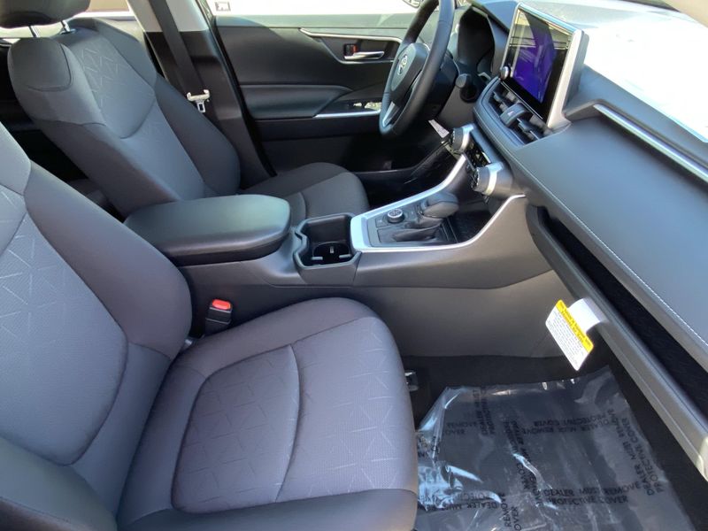 New 2025 Toyota RAV4 Hybrid XLEImage 10