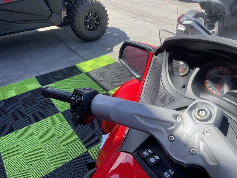 Used 2012 Can-Am RD SPYDER RT-S 991 Image 21