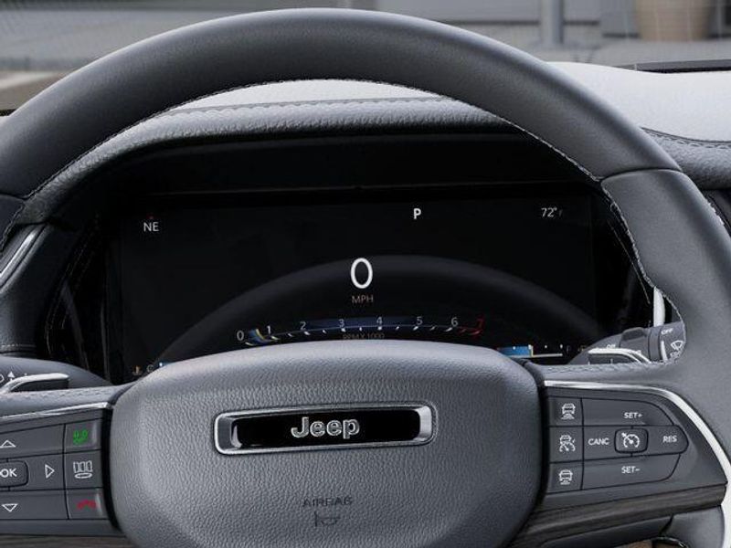 New 2026 Jeep Grand Cherokee L Limited 4x4Image 17