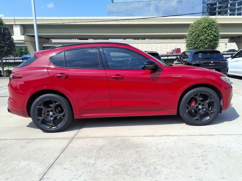 Used 2022 Alfa Romeo Stelvio VeloceImage 9