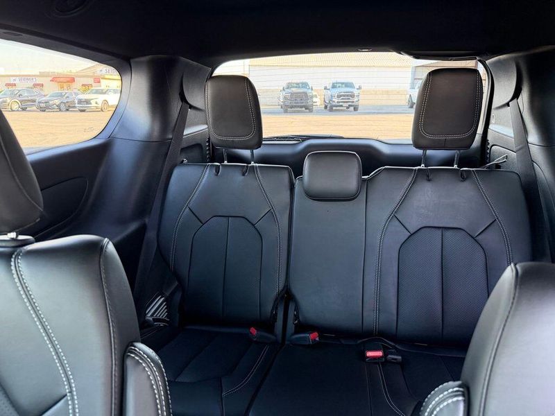New 2027 Chrysler Pacifica LXImage 14