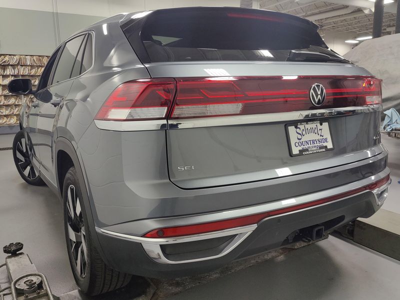 Used 2025 Volkswagen Atlas Cross Sport SEL AWD w/Sunroof & NavImage 13