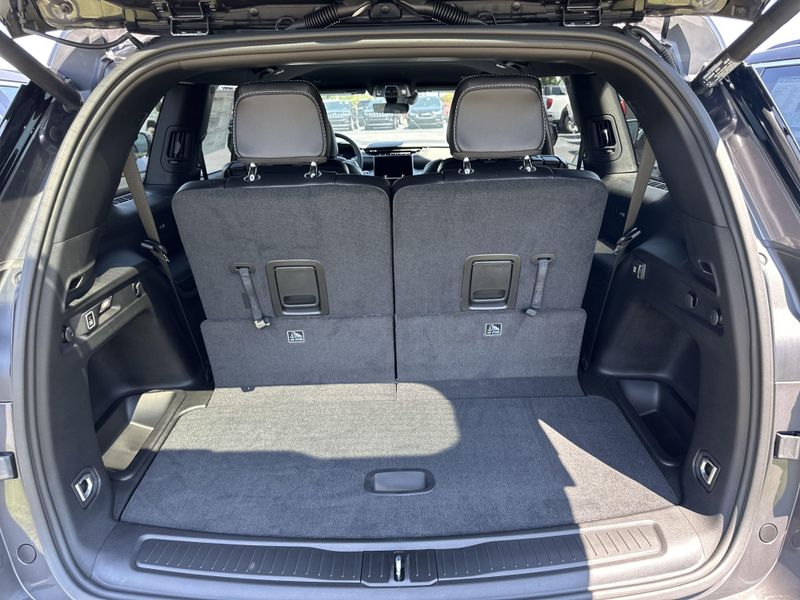 New 2025 Jeep Grand Cherokee L Limited 4x4Image 13