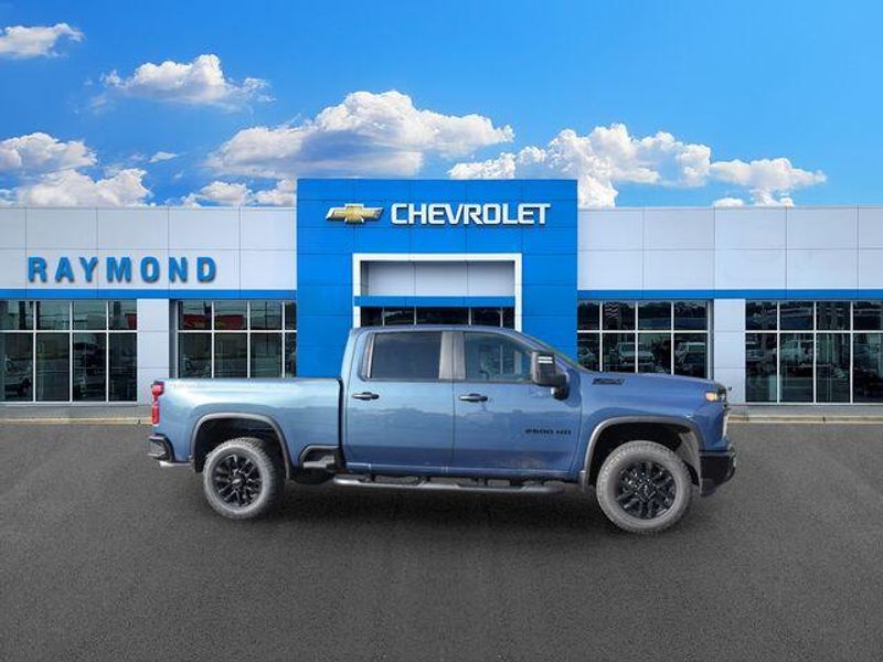 New 2026 Chevrolet Silverado 2500HD CustomImage 2