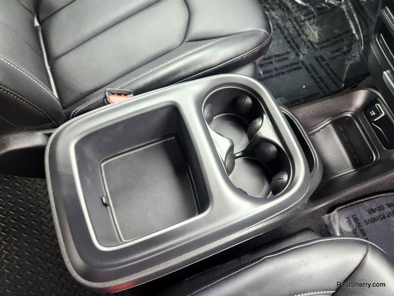 New 2026 Chrysler Pacifica Select