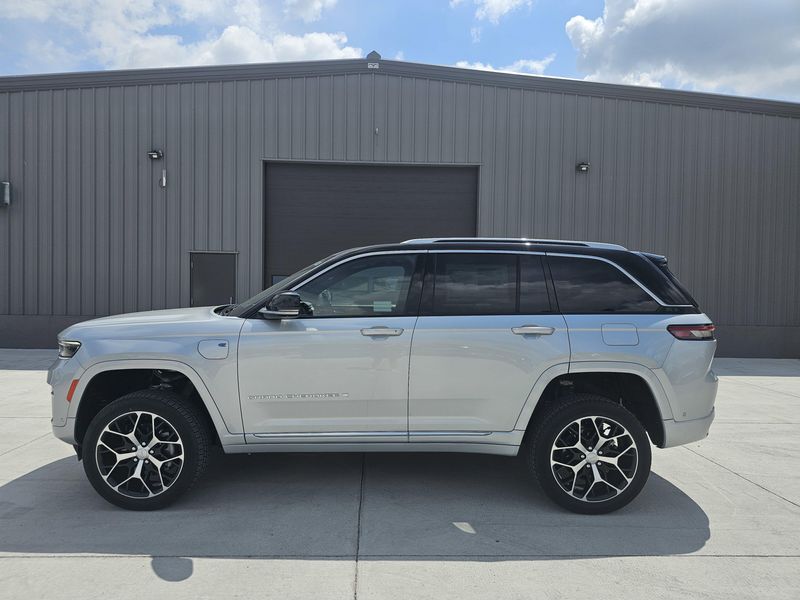 2023 Jeep Grand Cherokee Summit Reserve 4xeImage 5