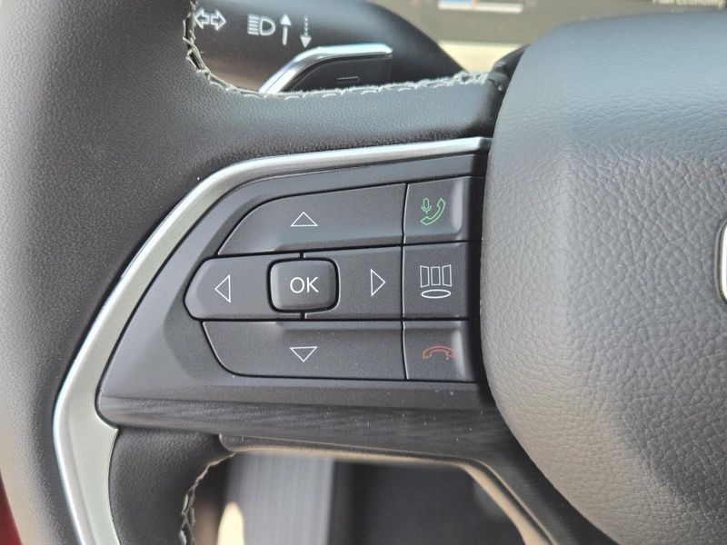 New 2026 Jeep Grand Cherokee L Laredo 4x2