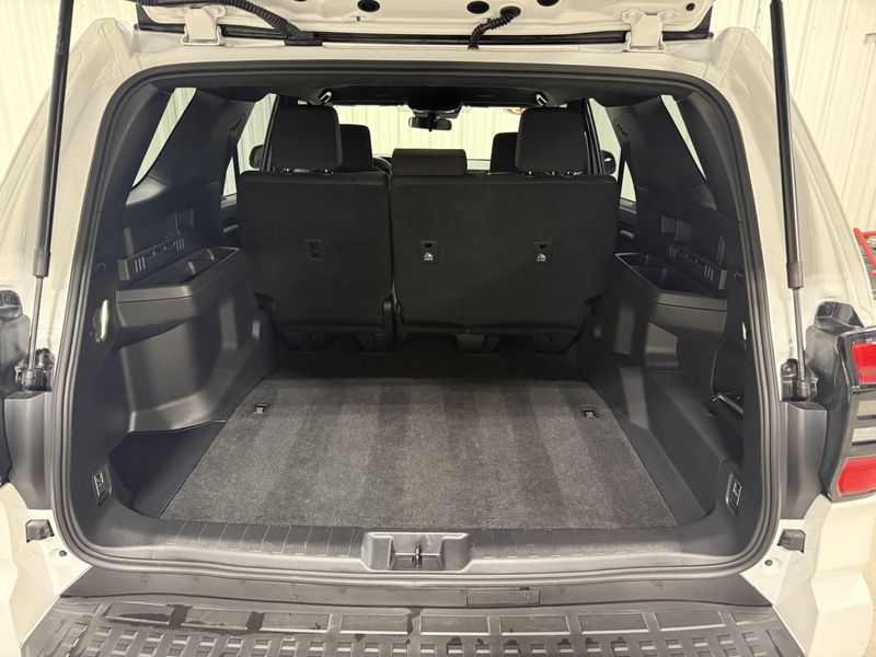 2025 Toyota 4Runner SR5 4WD photo 4