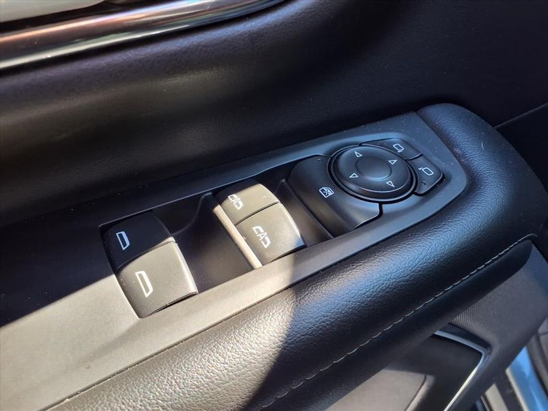 Used 2022 GMC Yukon SLEImage 25