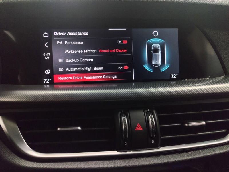 2024 Alfa Romeo Stelvio Ti AWD w/Sunroof/NavImage 11