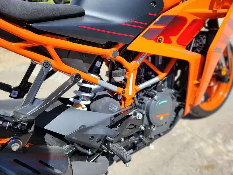 2024 KTM RC 390 ORANGEImage 6