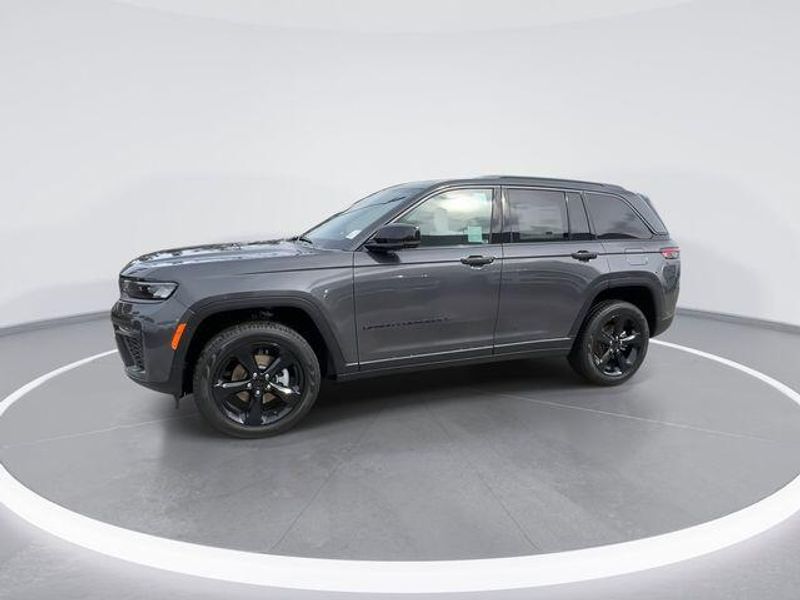 New 2026 Jeep Grand Cherokee Limited 4x2Image 4