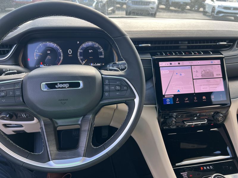New 2025 Jeep Grand Cherokee Limited 4x4Image 19