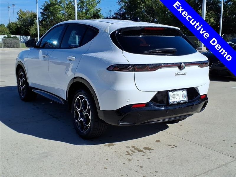 New 2025 Alfa Romeo Tonale AWDImage 9