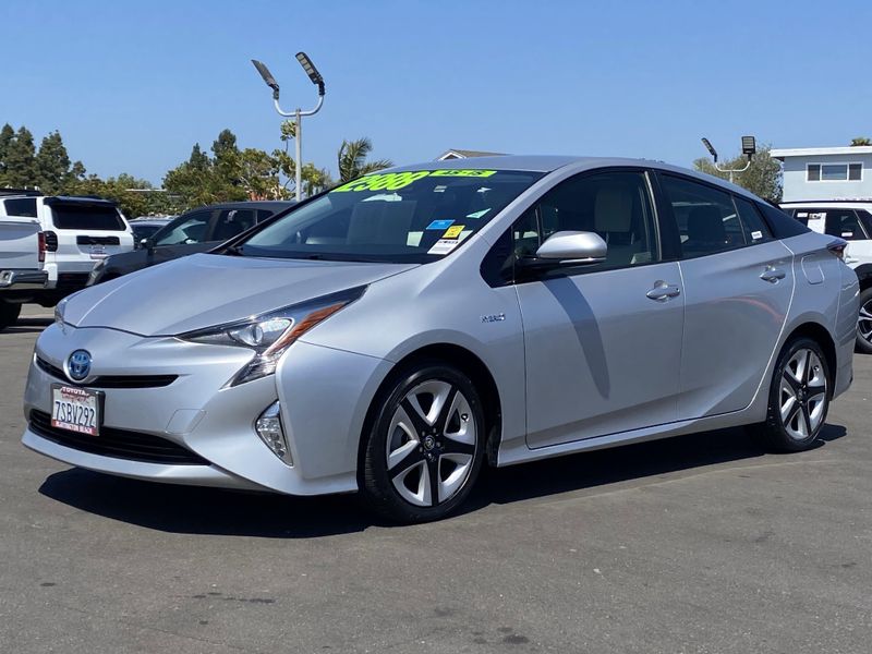 2016 Toyota Prius Three TouringImage 8