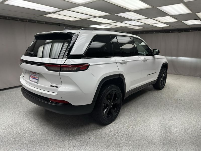Used 2023 Jeep Grand Cherokee LimitedImage 4