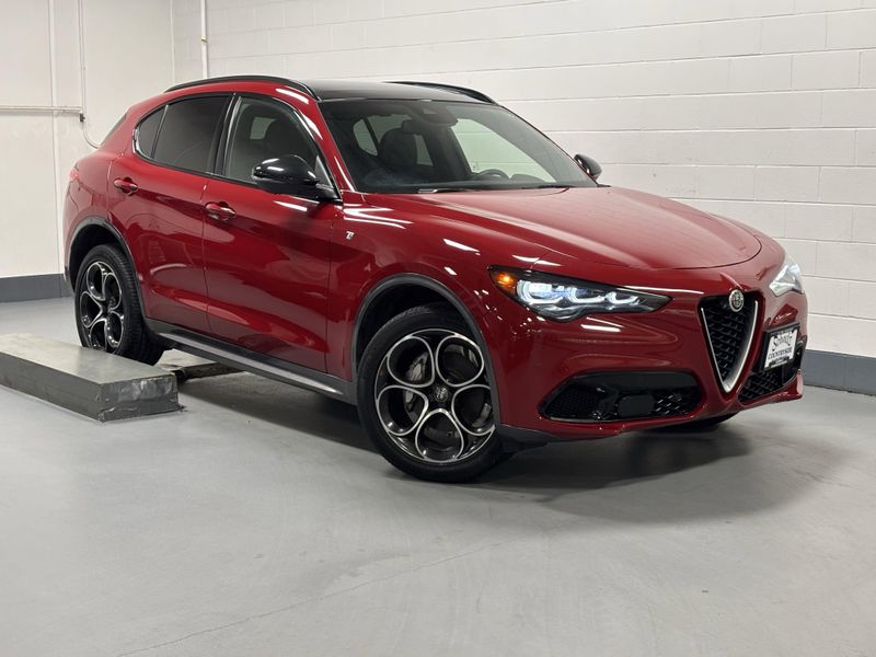 2024 Alfa Romeo Stelvio Ti AWD w/Activ AsstImage 1