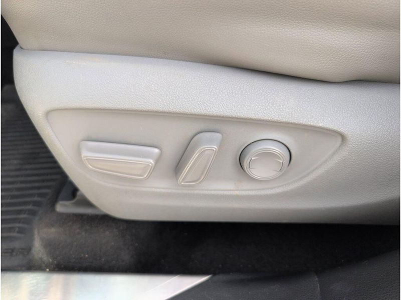 Used 2023 Toyota Highlander XLEImage 11