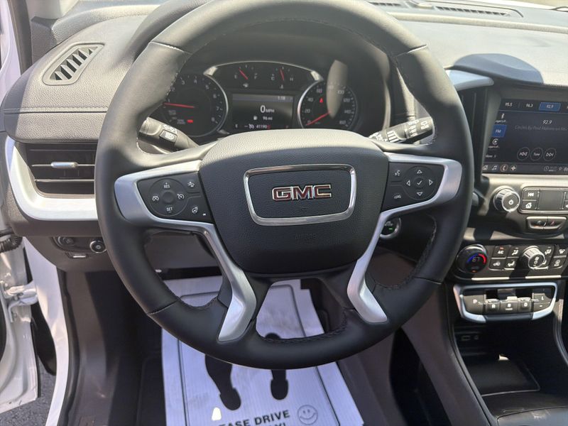 Used 2024 GMC Terrain SLTImage 41