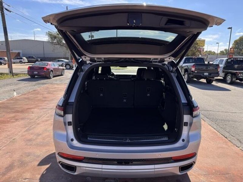 New 2025 Jeep Grand Cherokee Summit Reserve 4x4Image 5