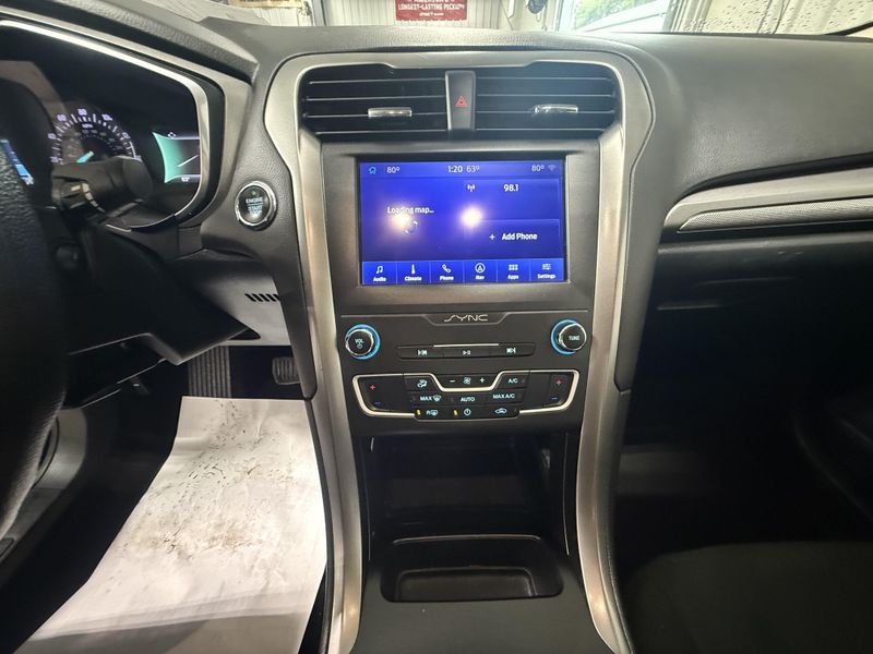 Used 2020 Ford Fusion SEImage 24