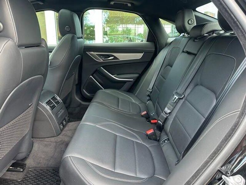 2024 Jaguar XF R-Dynamic SE