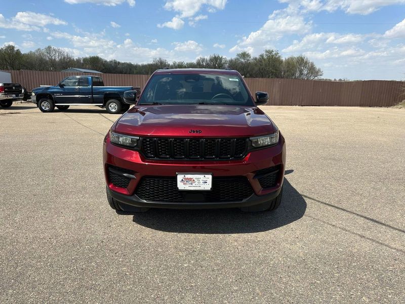 2022 Jeep Grand Cherokee AltitudeImage 3