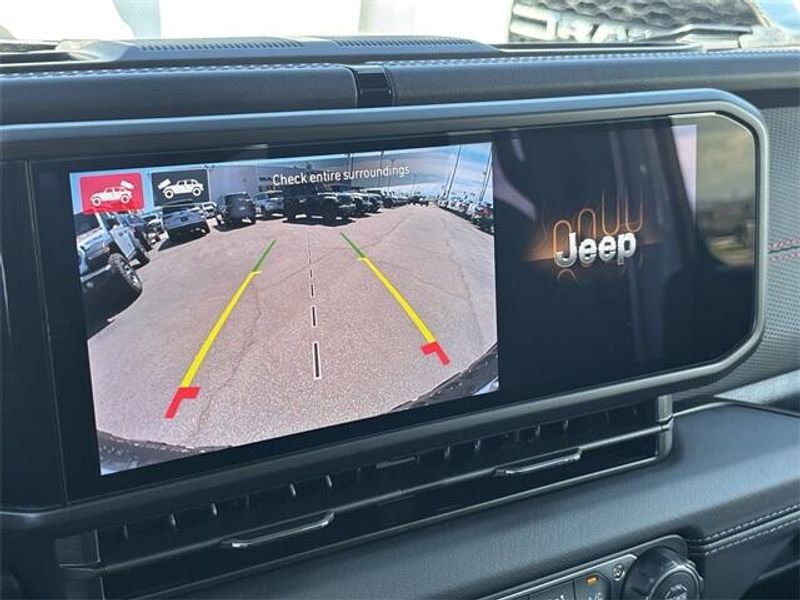 New 2025 Jeep Wrangler 4-door RubiconImage 19