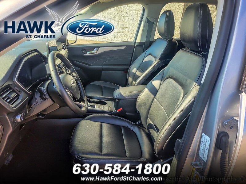 2022 Ford Escape SEL photo 6