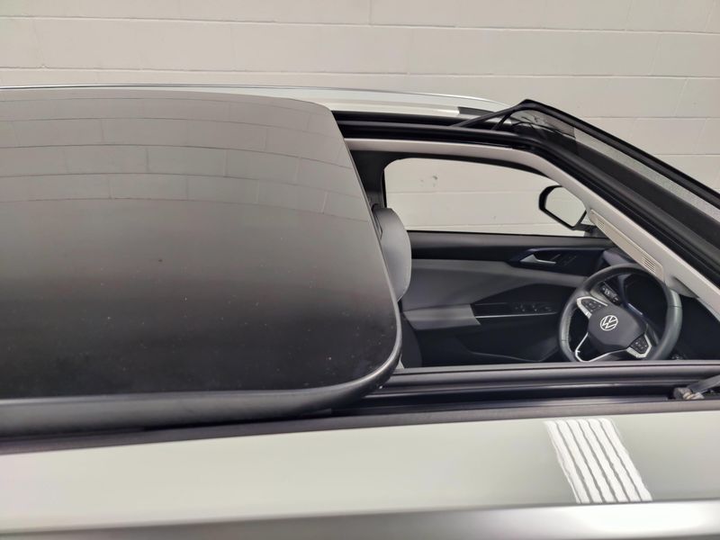 Used 2023 Volkswagen Taos SE w/SunroofImage 5